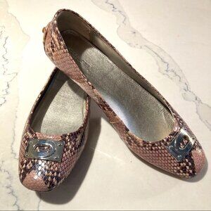 COACH Sz 38 Vernon Snake Skin Driving  Leather Loafer with Grip Sole Rubber